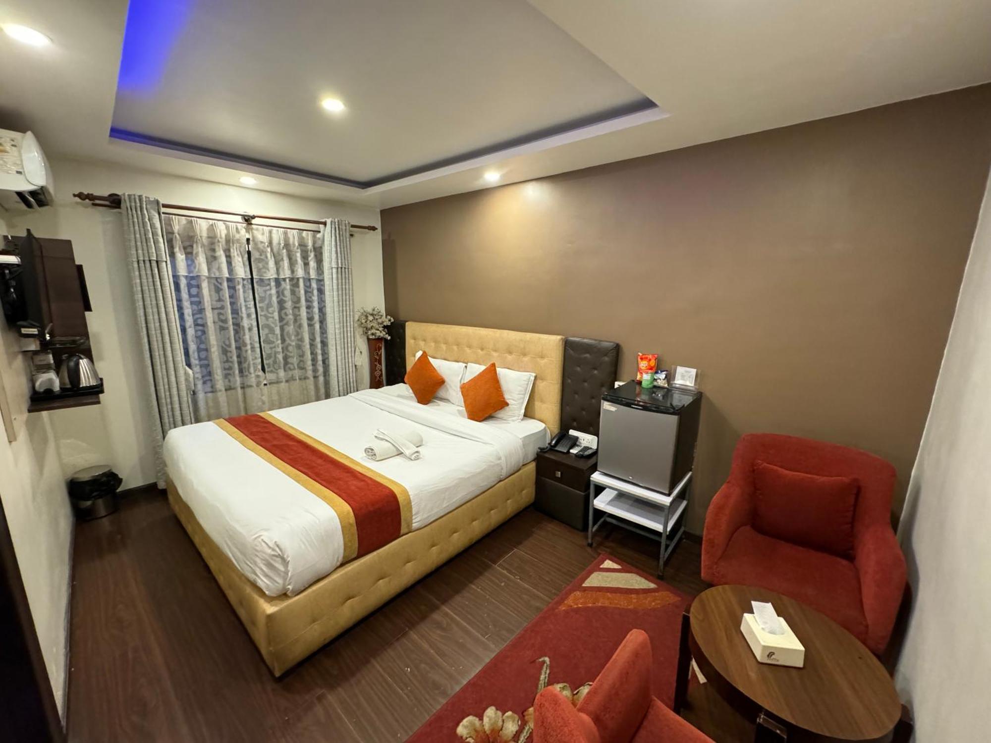Marinha Airport Hotel Катманду Екстериор снимка