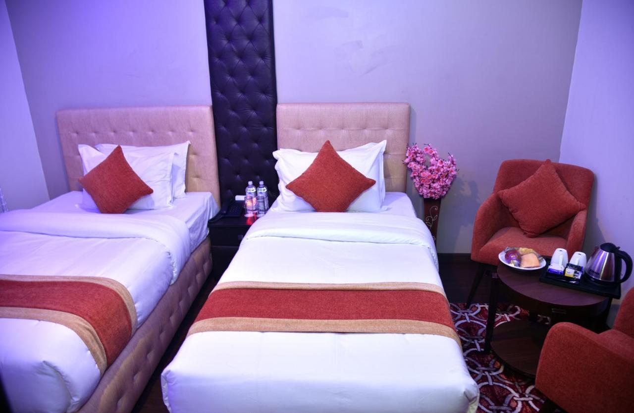 Marinha Airport Hotel Катманду Екстериор снимка