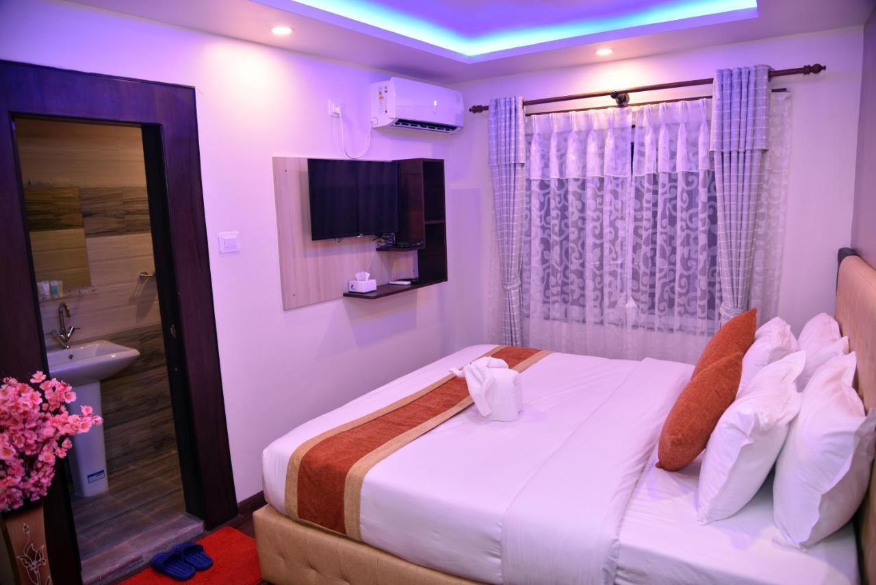 Marinha Airport Hotel Катманду Екстериор снимка