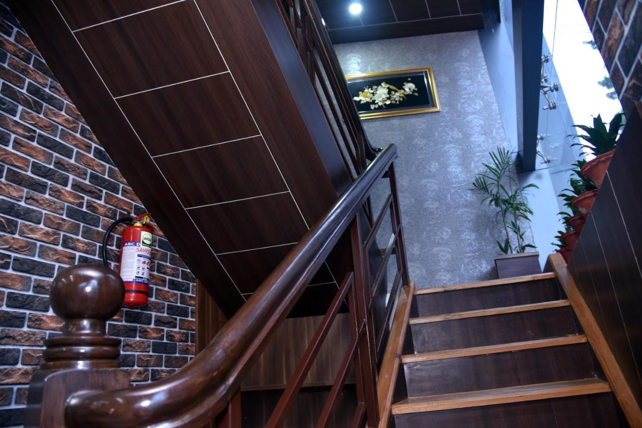 Marinha Airport Hotel Катманду Екстериор снимка